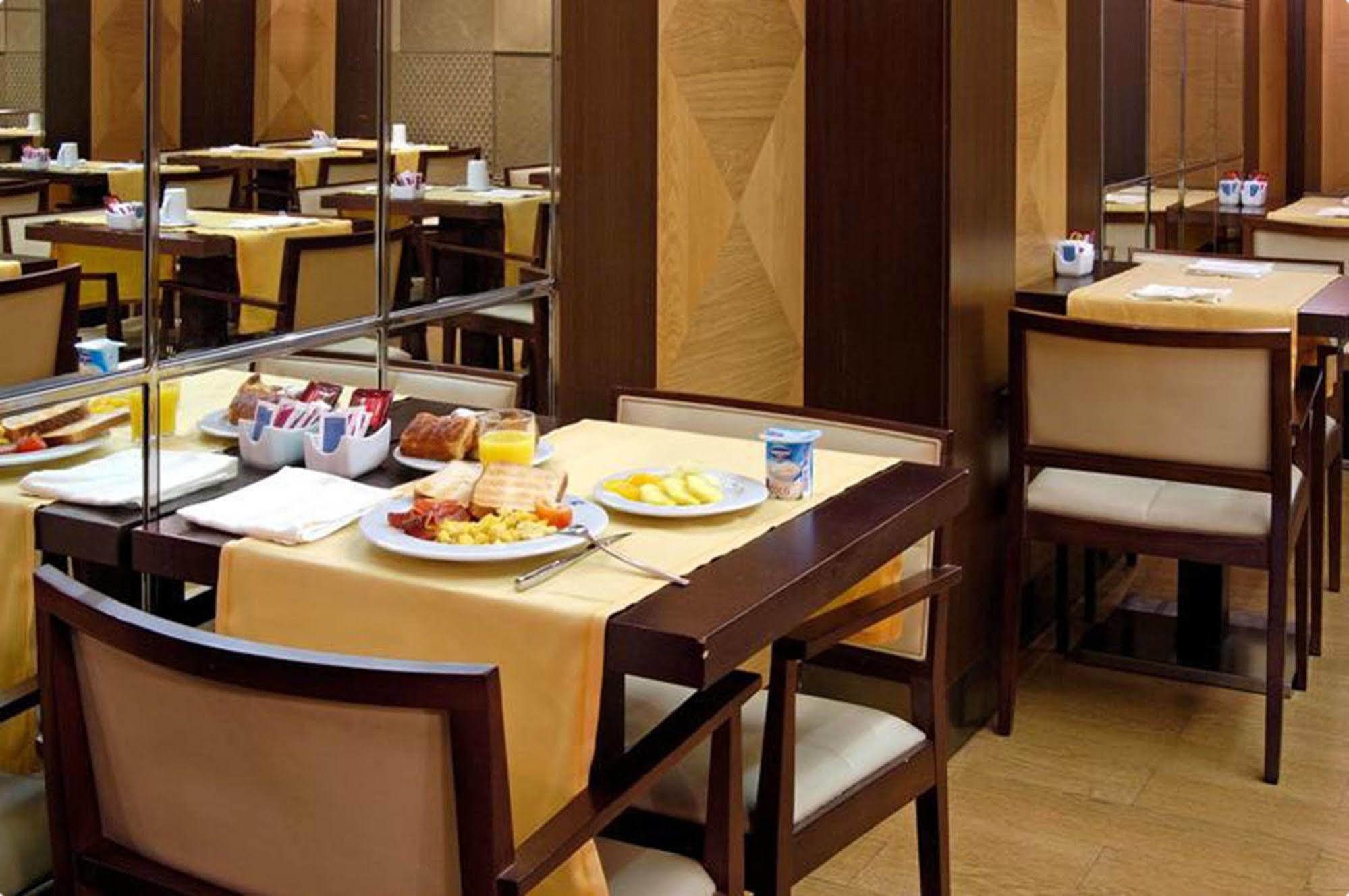 Evenia Rocafort Barcelona Restaurant photo